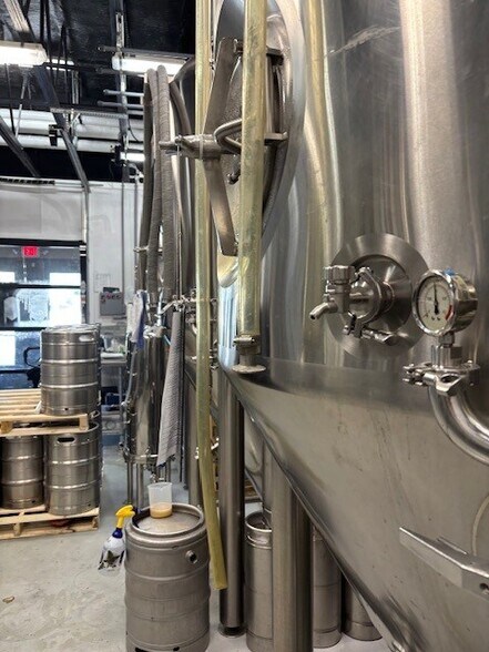 More Photos Of 1610 Pavilion Pl, Wilmington Restaurant For Lease