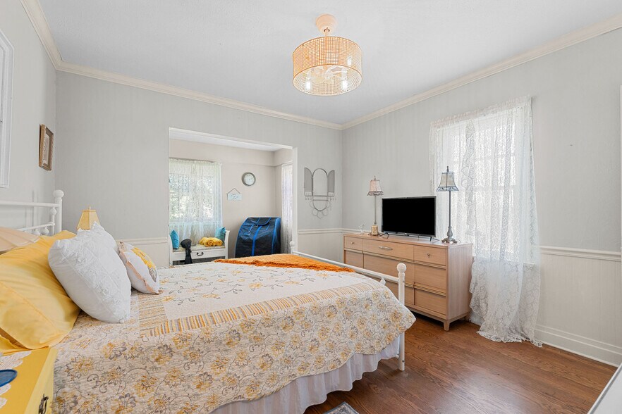 More Photos Of 500 S 2nd St, Branson Specialty For Sale