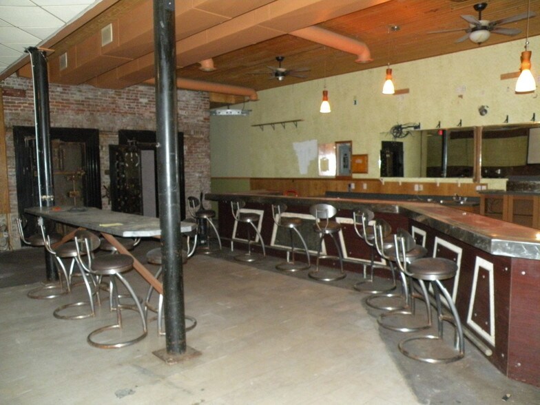 More Photos Of 226-228 5th Ave S, Clinton Bar For Sale