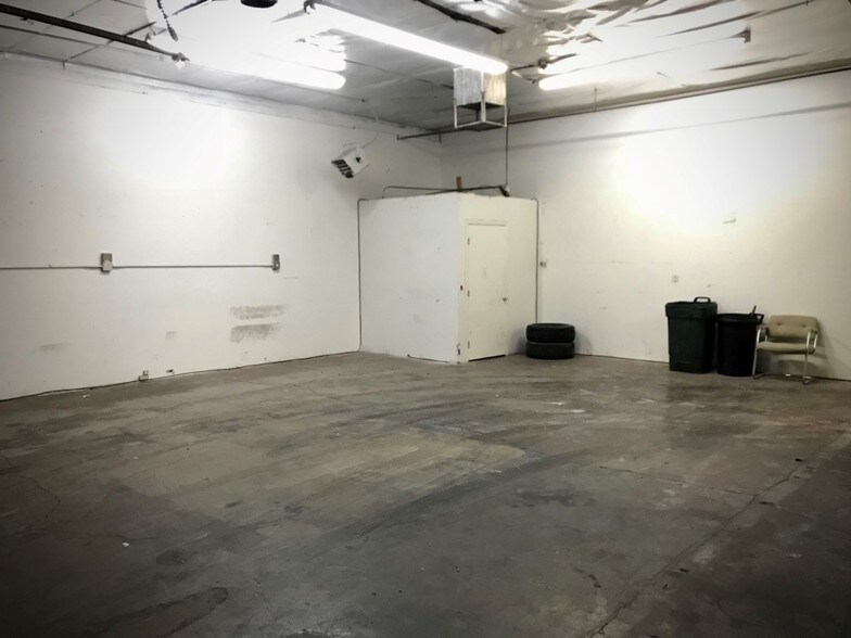 More Photos Of 3867 S Valley View Blvd, Las Vegas Warehouse For Lease