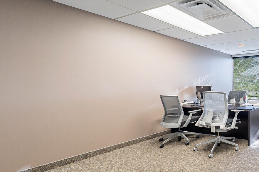 More Photos Of 7310 N 16th St, Phoenix Office For Lease