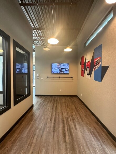 More Photos Of 4400 W Vickery Blvd, Fort Worth Research And Development For Lease