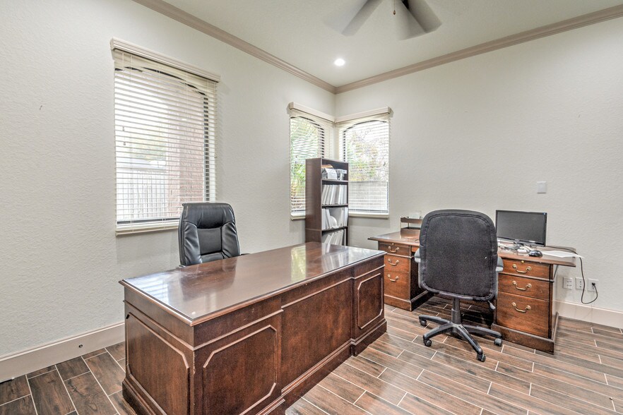 More Photos Of 1842 Snake River Rd, Katy Medical For Sale