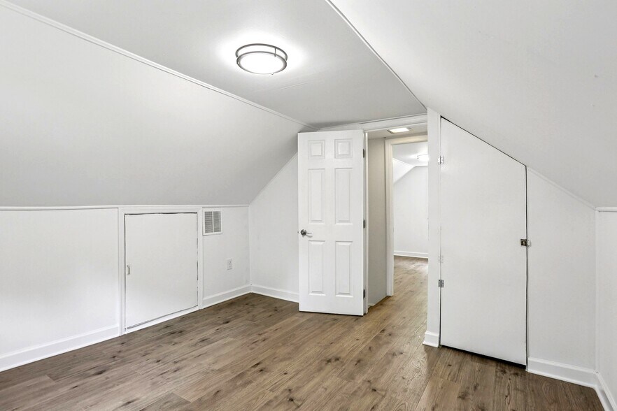 More Photos Of 9955 Belair Rd, Kingsville Flex For Lease