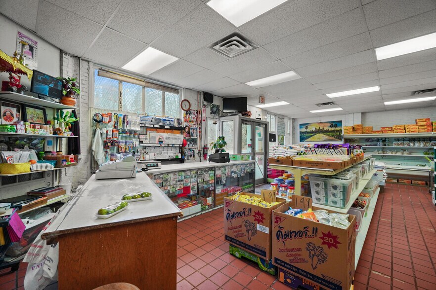 More Photos Of 415-423 Arnold St, Woonsocket Storefront For Sale