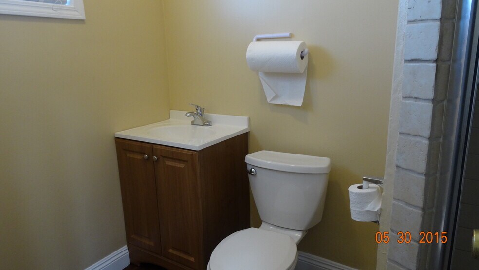 More Photos Of 20246-20254 Saticoy St, Winnetka Storefront Retail Office For Lease