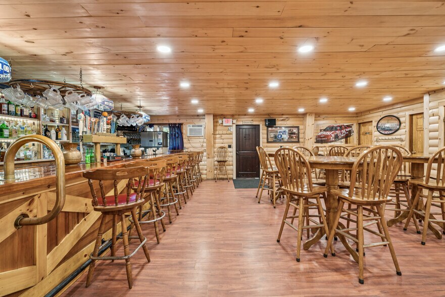 More Photos Of 1 Maple ave, Chelsea Restaurant For Sale