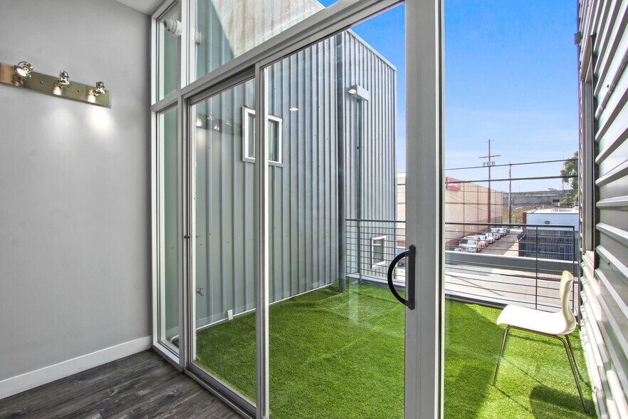 More Photos Of 2332 Cotner Ave, Los Angeles Loft Creative Space For Lease