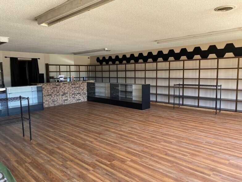 More Photos Of 916 Oklahoma Blvd, Alva Storefront For Sale