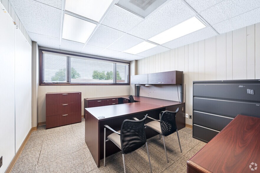 More Photos Of 2709 McGraw Dr, Bloomington Office Residential For Sale