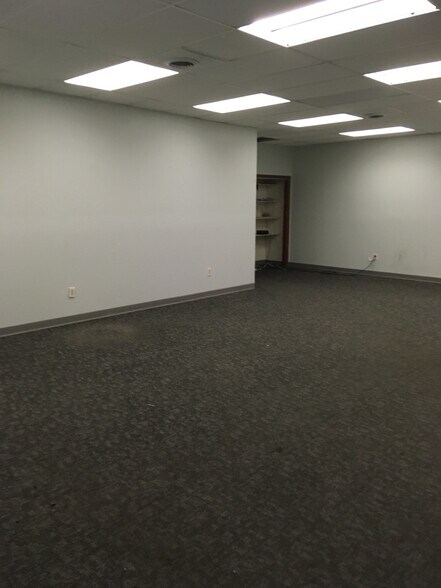 More Photos Of 6647 Old Thompson Rd, Syracuse Warehouse For Lease