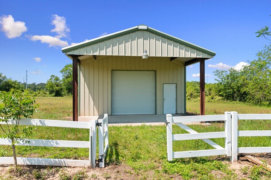 More Photos Of 26069 Springer Cemetary Rd, Hockley Flex For Sale