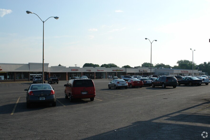 More Photos Of 1104-1122 W Main St, Waupun Fast Food For Lease
