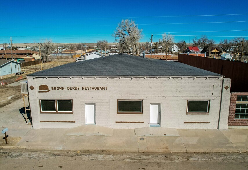 Primary Photo Of 618 1st Ave, Deer Trail Restaurant For Sale