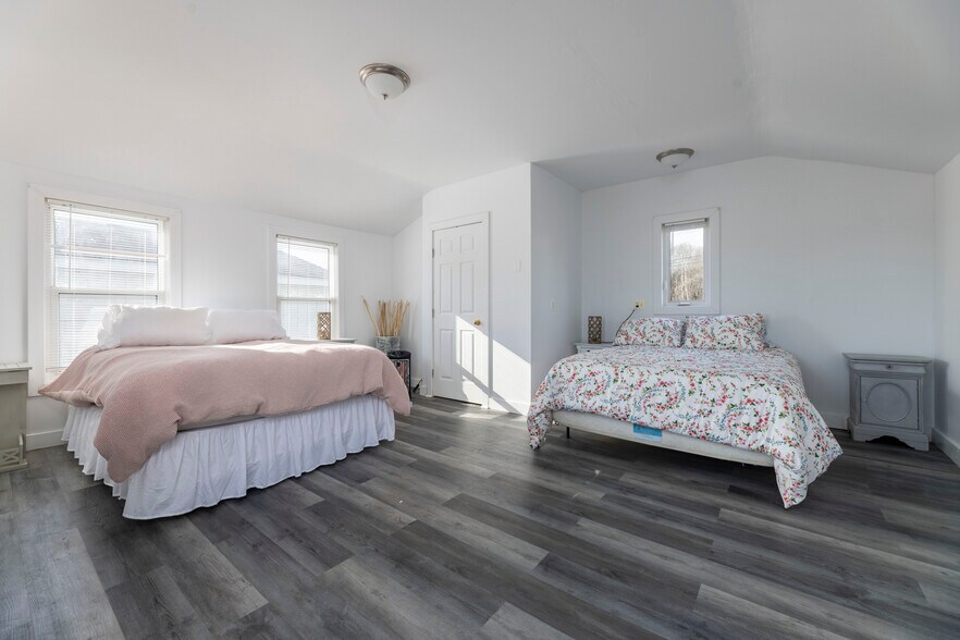 More Photos Of 830 Stonington Rd, Stonington Marina For Sale