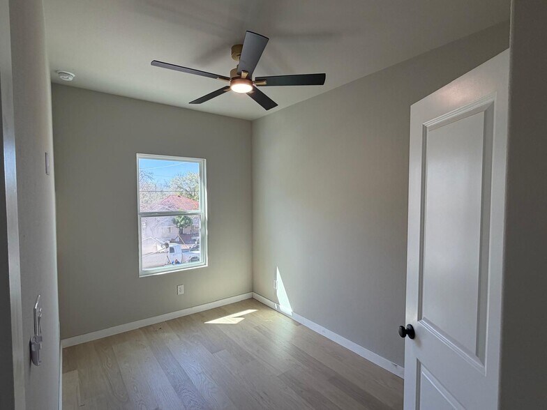 More Photos Of 525 Dakota St, San Antonio Multifamily For Sale