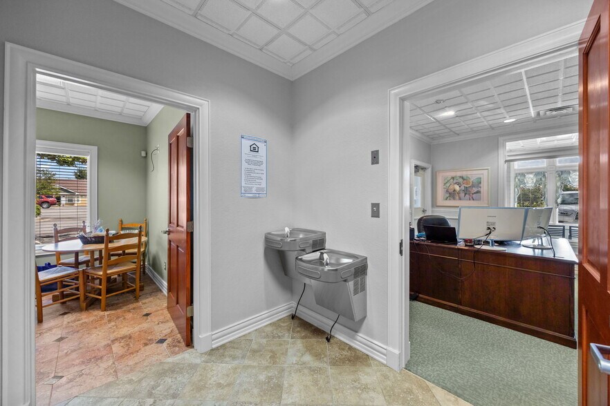 More Photos Of 8468 Caratoke Hwy, Powells Point Bank For Lease