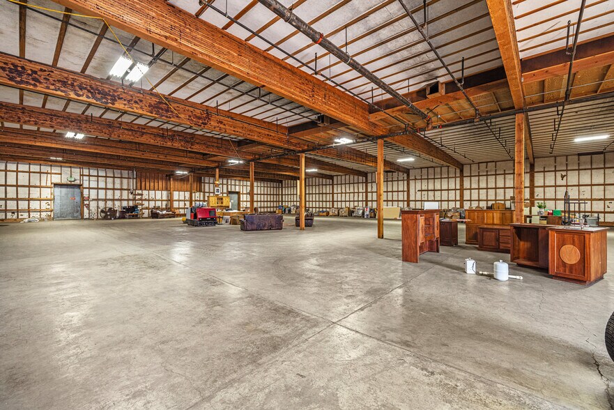 More Photos Of 615 S Spring St, Klamath Falls Warehouse For Lease