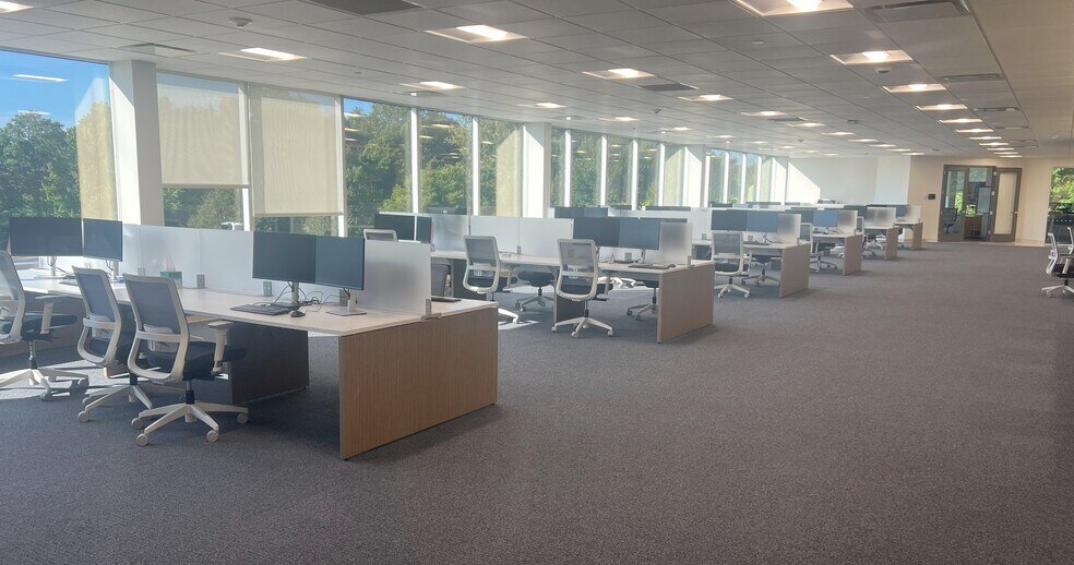 More Photos Of 50 Jericho Quadrangle, Jericho Office For Lease