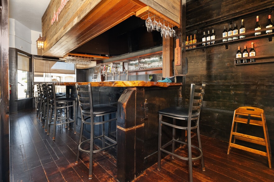 More Photos Of 8501 El Camino Real, Atascadero Restaurant For Sale