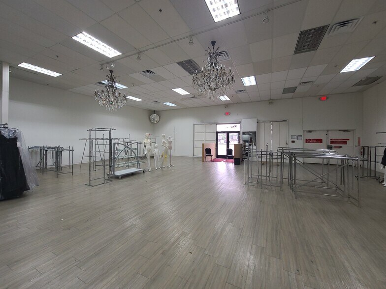 More Photos Of 4343 Gannon Ln, Dallas General Retail For Lease