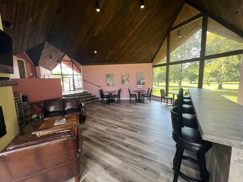 More Photos Of 10804 Wilkshire Blvd, Bolivar Office For Sale