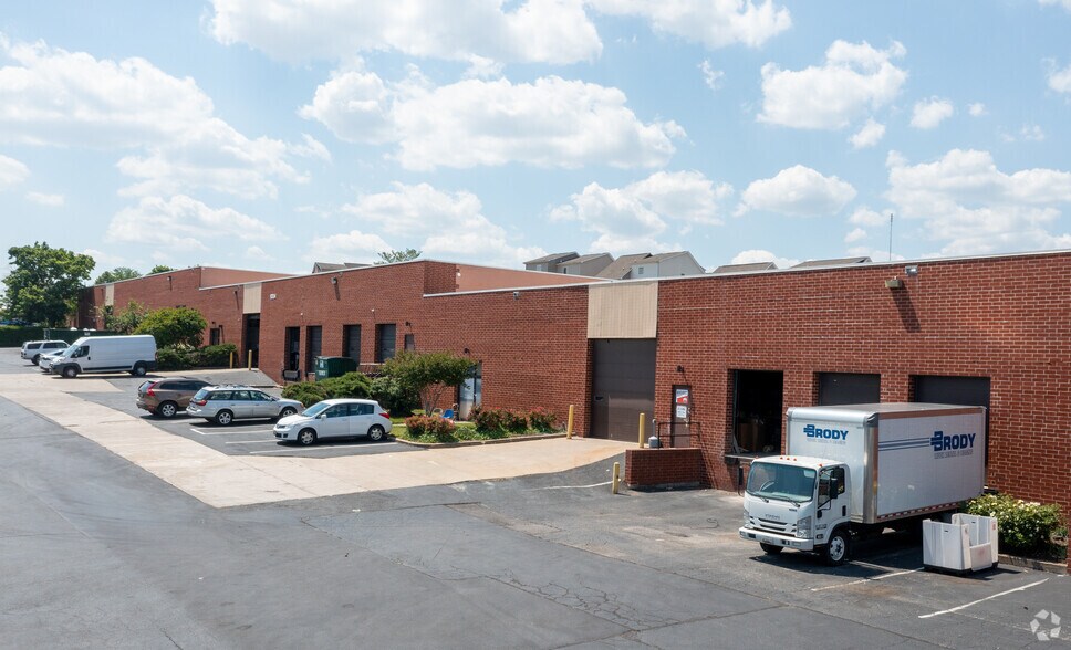 More Photos Of 6170-6210 Frankford Ave, Baltimore Flex For Lease