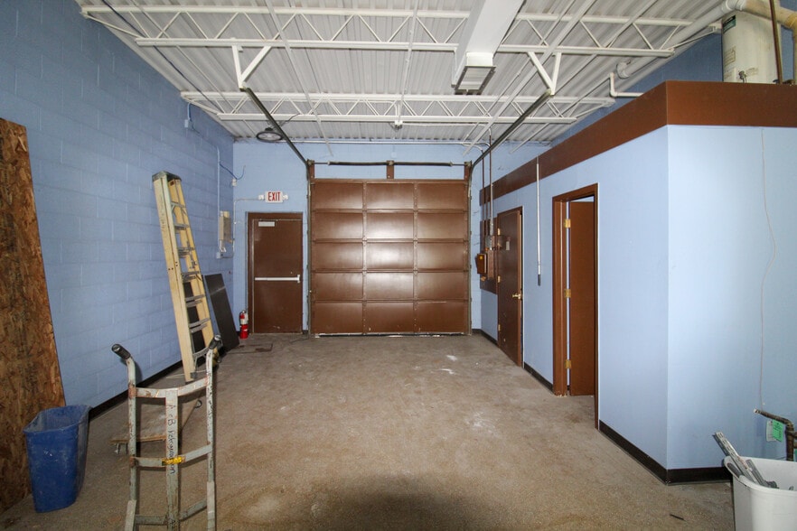 More Photos Of 24431-24435 W Warren St, Dearborn Heights Freestanding For Lease