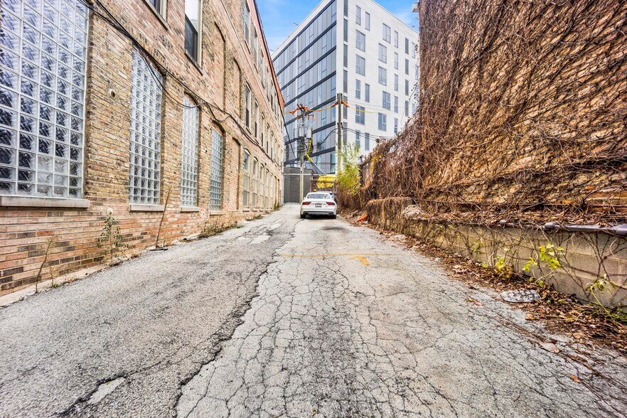 More Photos Of 515 N Halsted St, Chicago Storefront Retail Residential For Lease