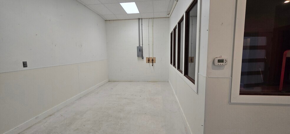 More Photos Of 371 S Route 47, Green Creek Warehouse For Lease