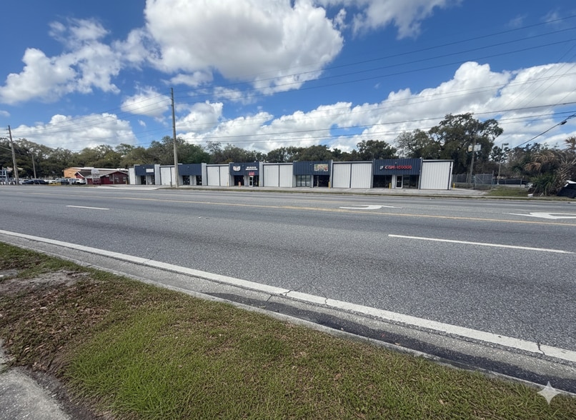 More Photos Of 4437-4451 Old Winter Garden Rd, Orlando Flex For Lease