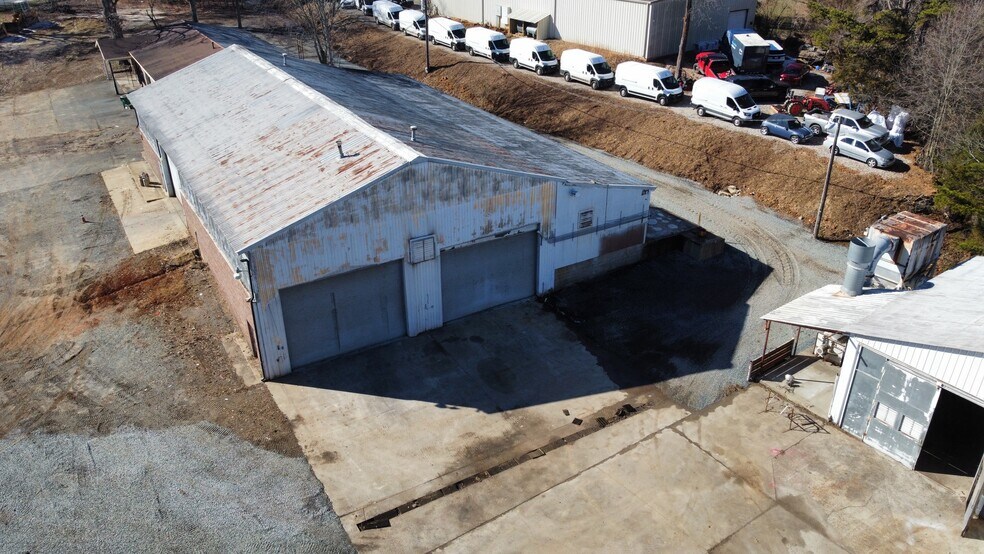 More Photos Of 8828 Mount Holly Rd, Charlotte Warehouse For Lease