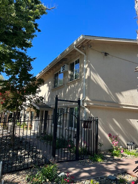 More Photos Of 2700 32nd St, Sacramento Multifamily For Sale