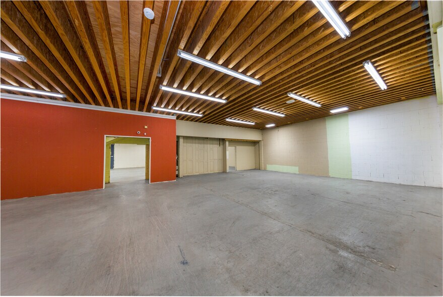 More Photos Of 11924 Vose St, North Hollywood Warehouse For Lease