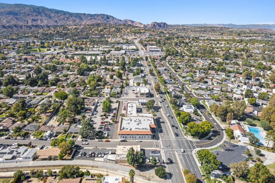 More Photos Of 23942-23945 Lyons Ave, Santa Clarita Storefront Retail Office For Lease