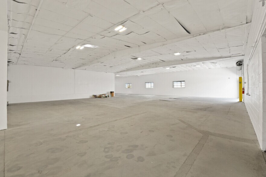 More Photos Of 920-922 E Arlee Pl, Anaheim Warehouse For Sale