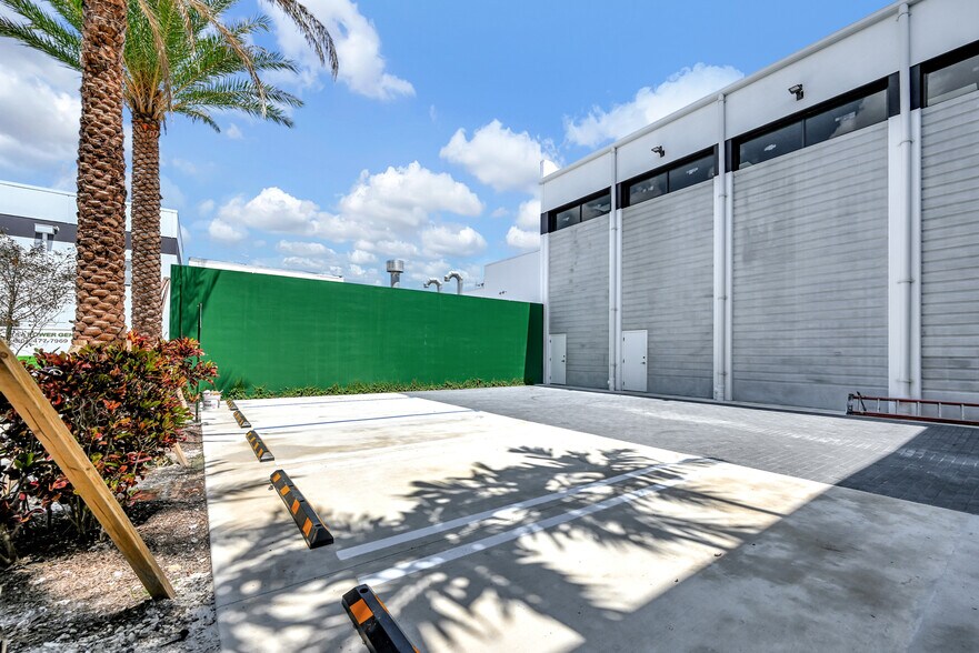 More Photos Of 221 NE 67th St, Miami Warehouse For Sale