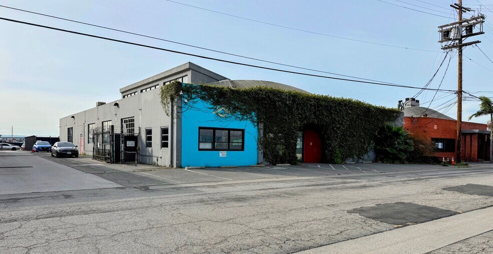 More Photos Of 5438 W 104th St, Los Angeles Warehouse For Lease