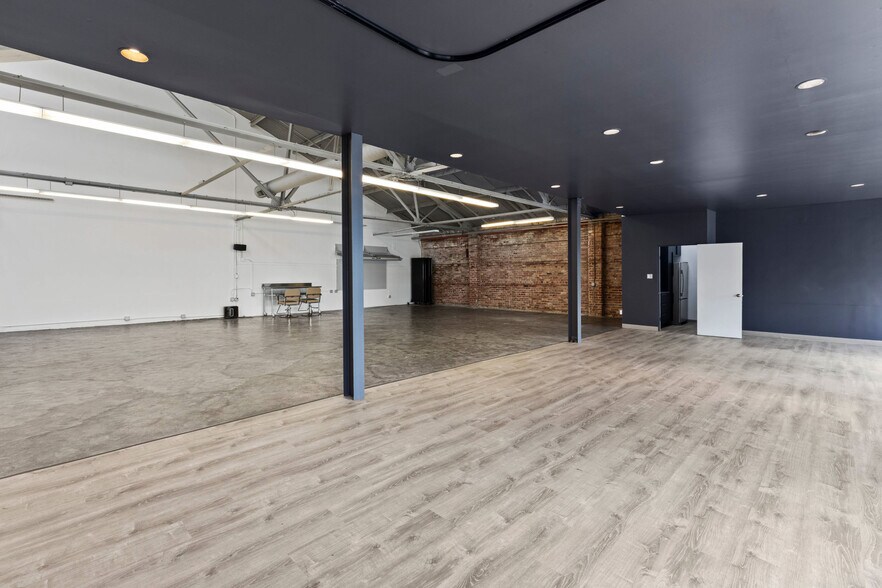 More Photos Of 301-335 8th St, San Francisco Showroom For Lease
