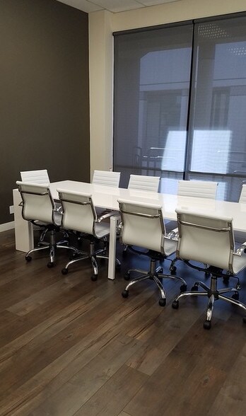 More Photos Of 17815 Ventura Blvd, Encino Medical For Lease
