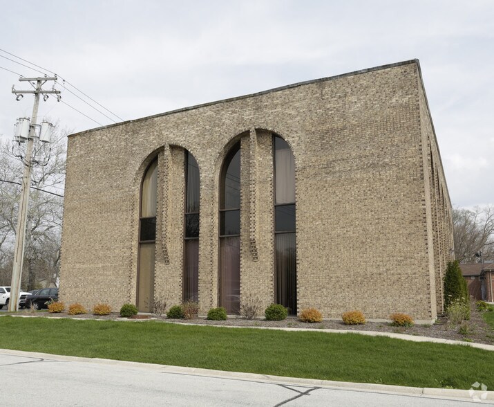 More Photos Of 16860 Oak Park Ave, Tinley Park Office For Lease