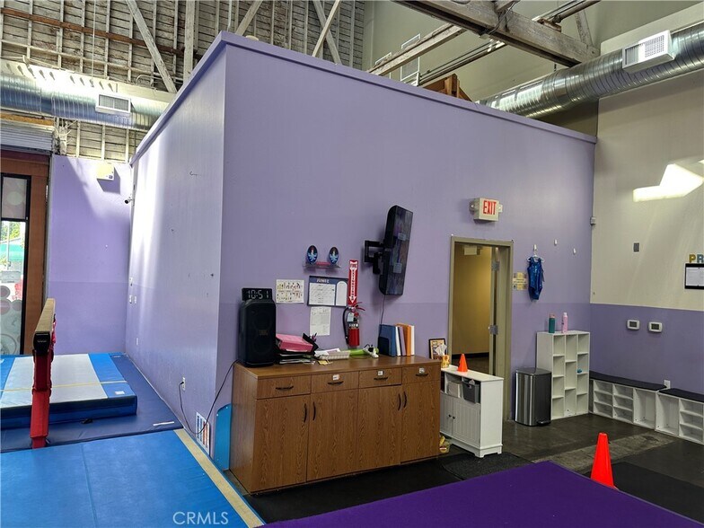 More Photos Of 627 Broadway St, Chico Showroom For Lease