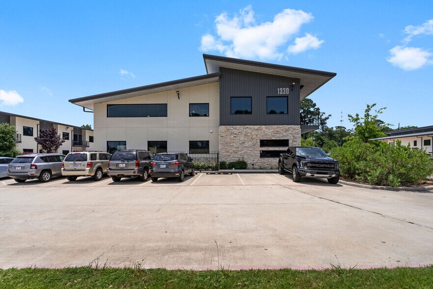 More Photos Of 1330 Rayford Park Rd, Spring Loft Creative Space For Sale