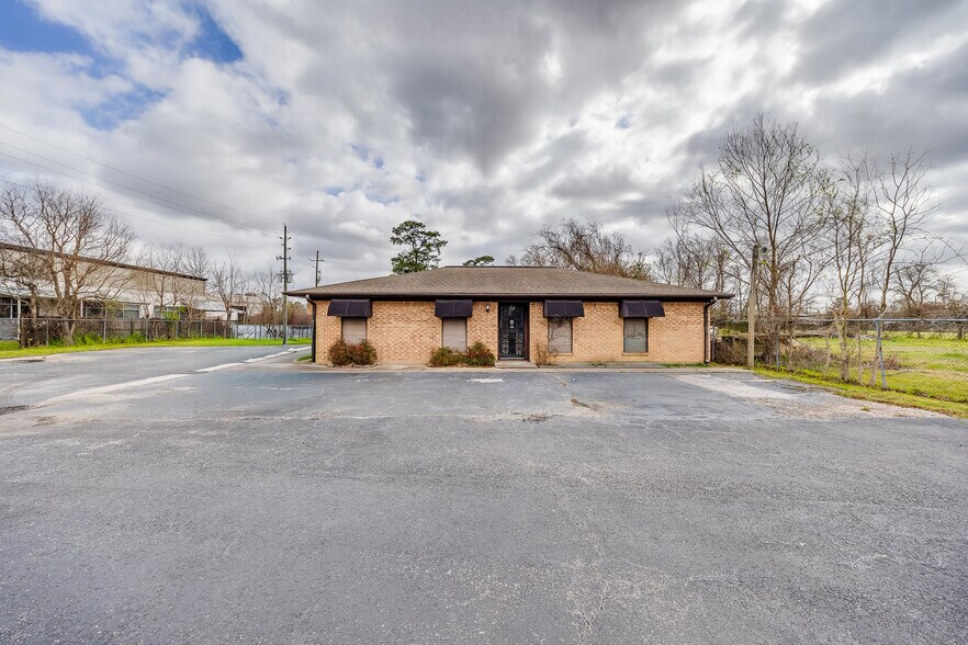 More Photos Of 27228 E Hardy Rd, Spring Warehouse For Sale