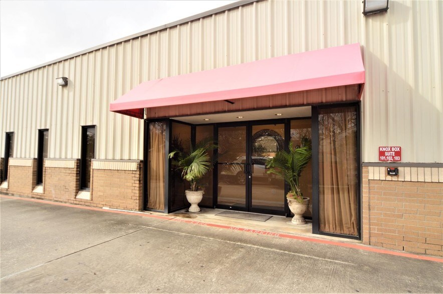 More Photos Of 4909 W Pasadena Blvd, Deer Park Office For Sale