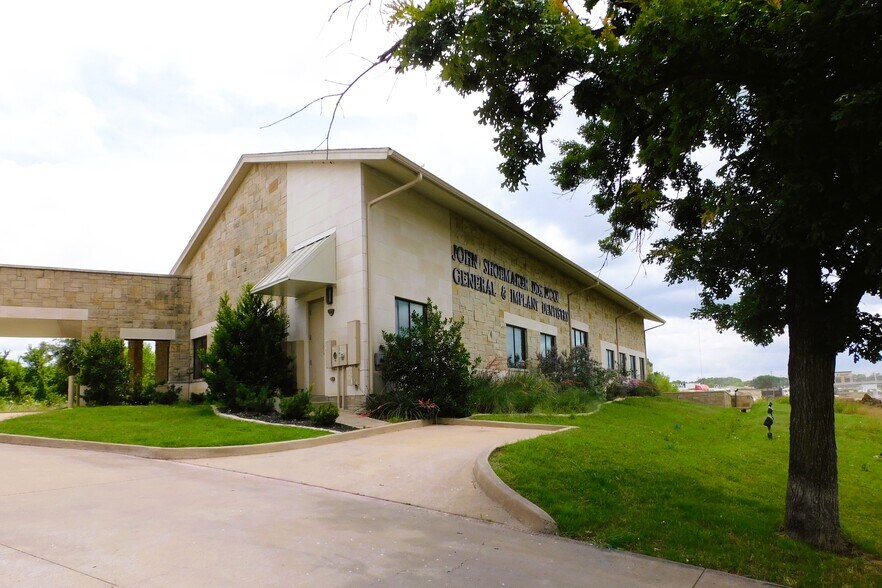 More Photos Of 1609 N Hwy 75, Sherman Medical For Lease