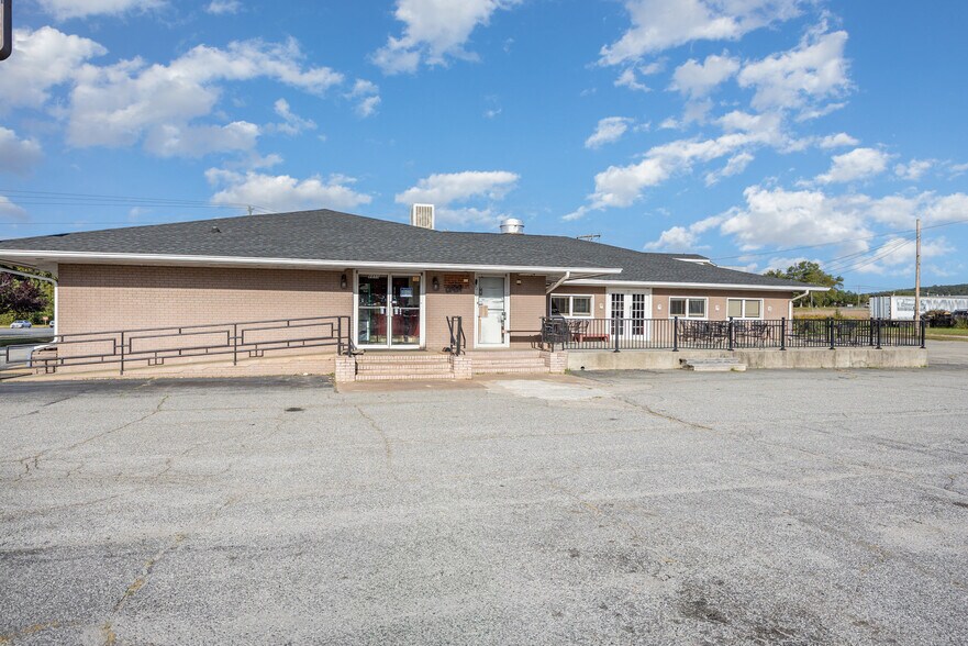 More Photos Of 8850 Statesville Blvd, Cleveland Restaurant For Sale
