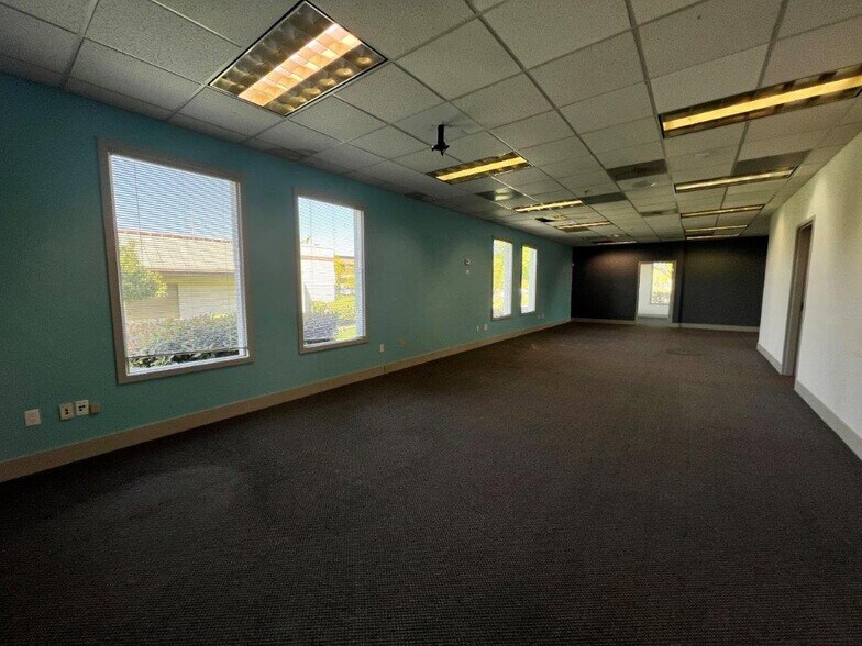 More Photos Of 415 Knollcrest Dr, Redding Office For Sale