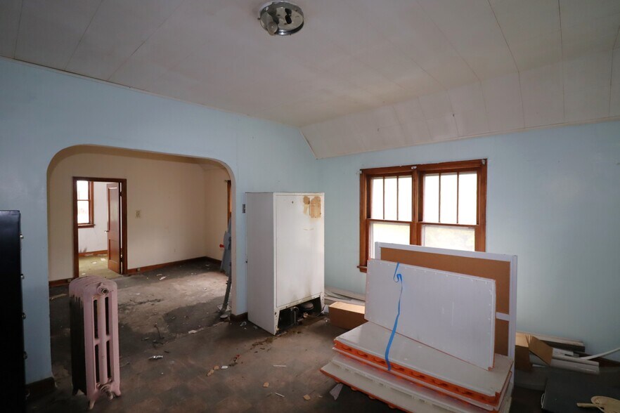 More Photos Of 522 Sanborn Ave, Ashland Storefront Retail Residential For Sale
