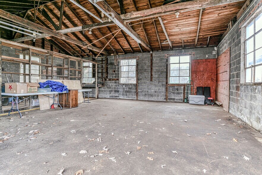 More Photos Of 314 Monmouth Rd, Millstone Warehouse For Lease